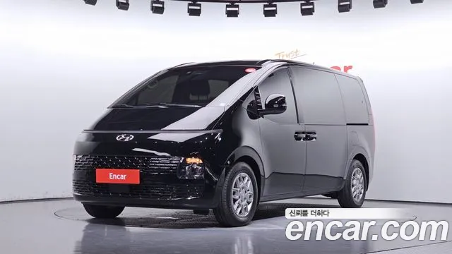 Hyundai Staria 2022 — photo 1
