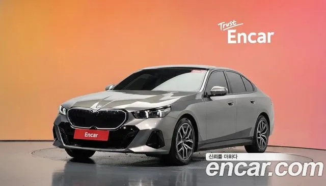 BMW 5-Series 2026 — photo 1