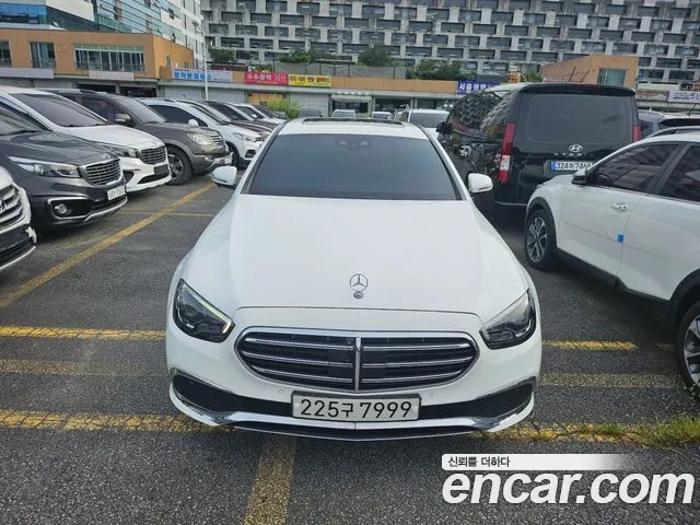 Mercedes-Benz E-Class 2022 — photo 1