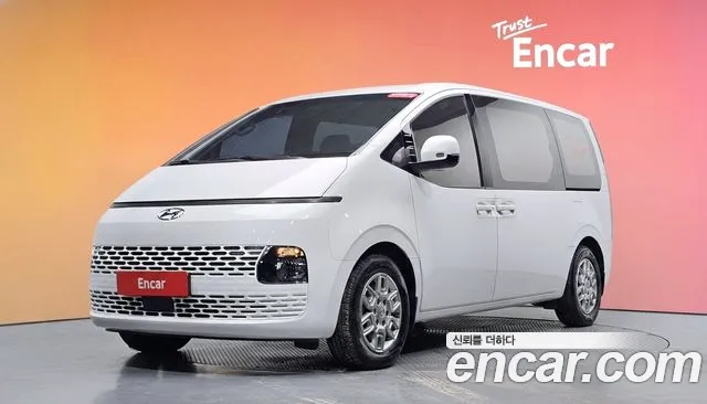 Hyundai Staria 2024 — photo 1