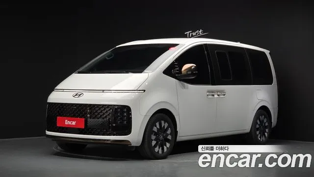 Hyundai Staria 2025 — photo 1