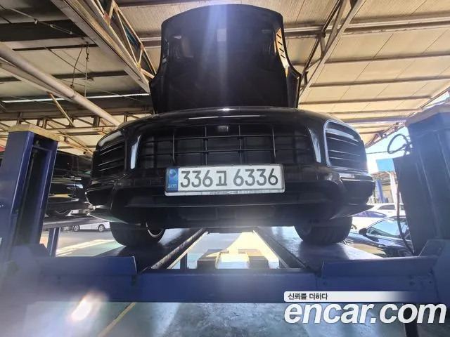 Porsche Cayenne 2021 — photo 1