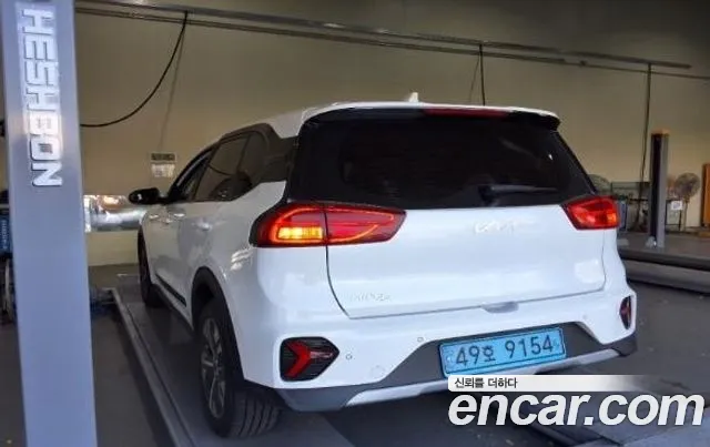 Kia Niro 2023 — photo 1