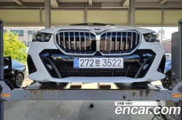 BMW 5-Series 2026 — photo 1