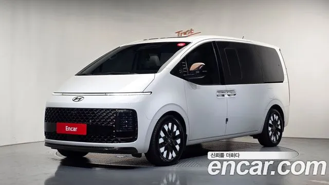 Hyundai Staria 2022 — photo 1