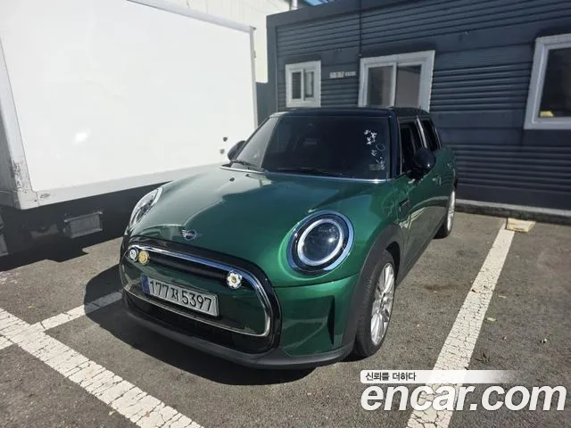 Mini Cooper 2022 — photo 1