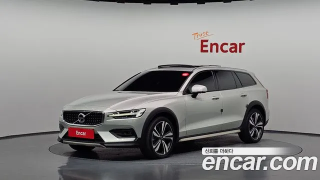 Volvo V60 2020 — photo 1