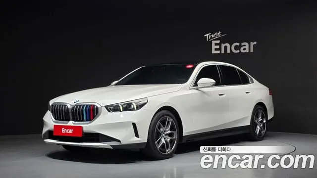 BMW 5-Series 2024 — photo 1