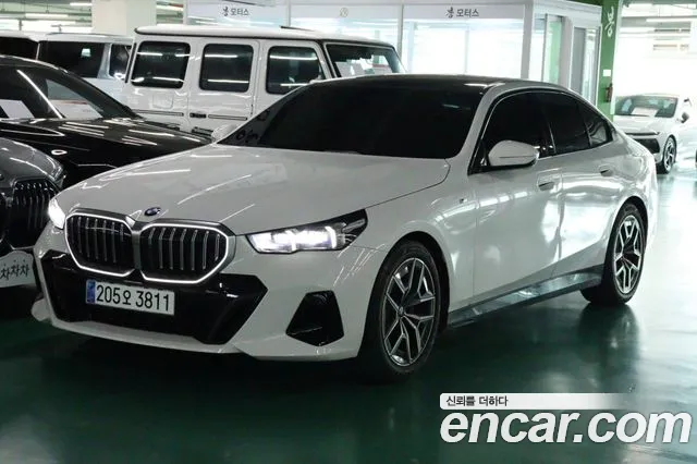 BMW 5-Series 2024 — photo 1