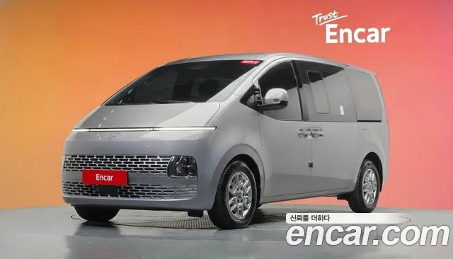 Hyundai Staria 2025 — photo 1