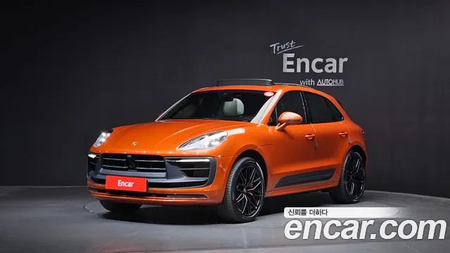 Porsche Macan 2023 — photo 1