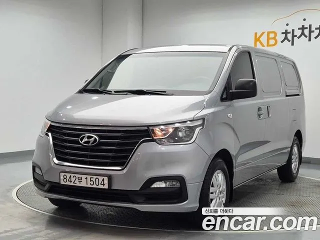 Hyundai Starex 2021 — photo 1