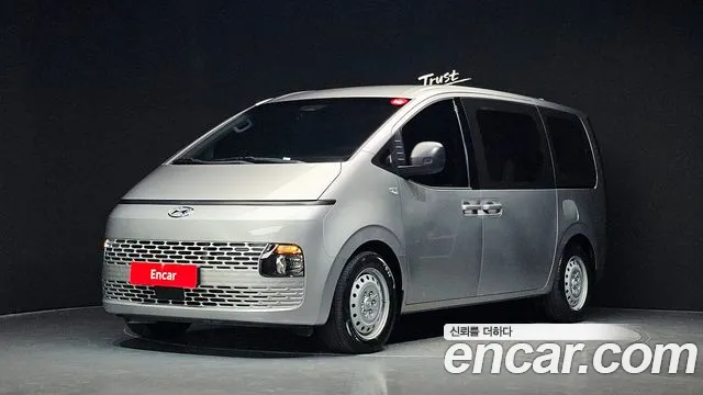 Hyundai Staria 2022 — photo 1