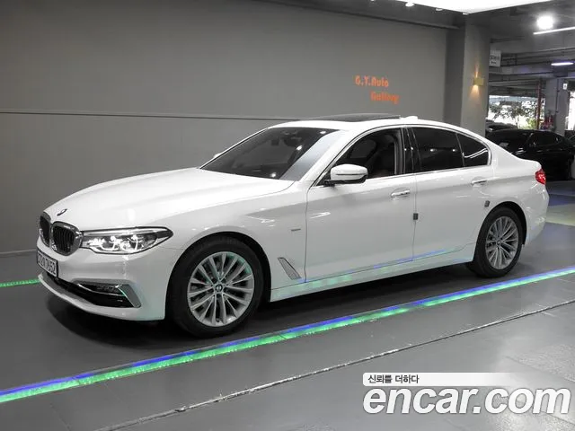 BMW 5-Series 2018 — photo 1