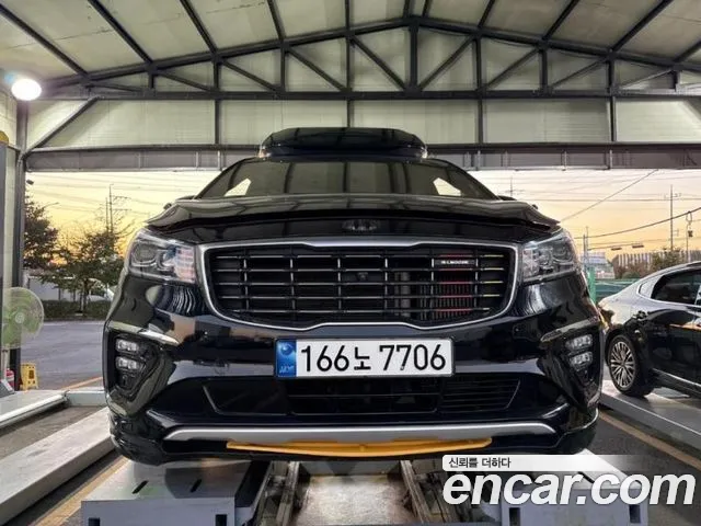 Kia Canival 2019 — photo 1