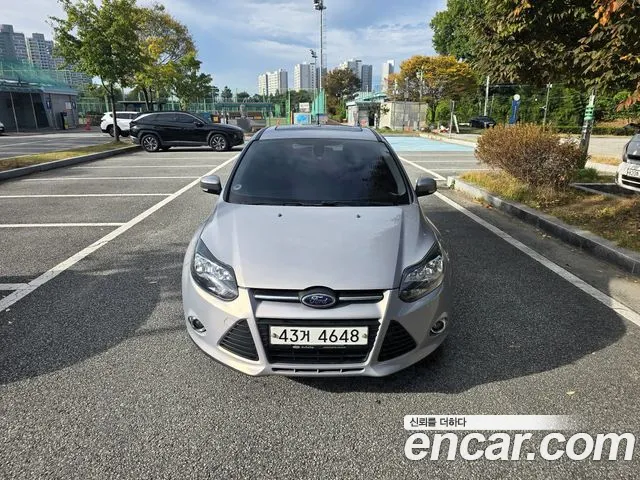 Ford Focus 2014 — photo 1
