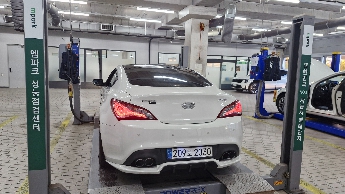 Hyundai Genesis 2010 — inspection photo 2