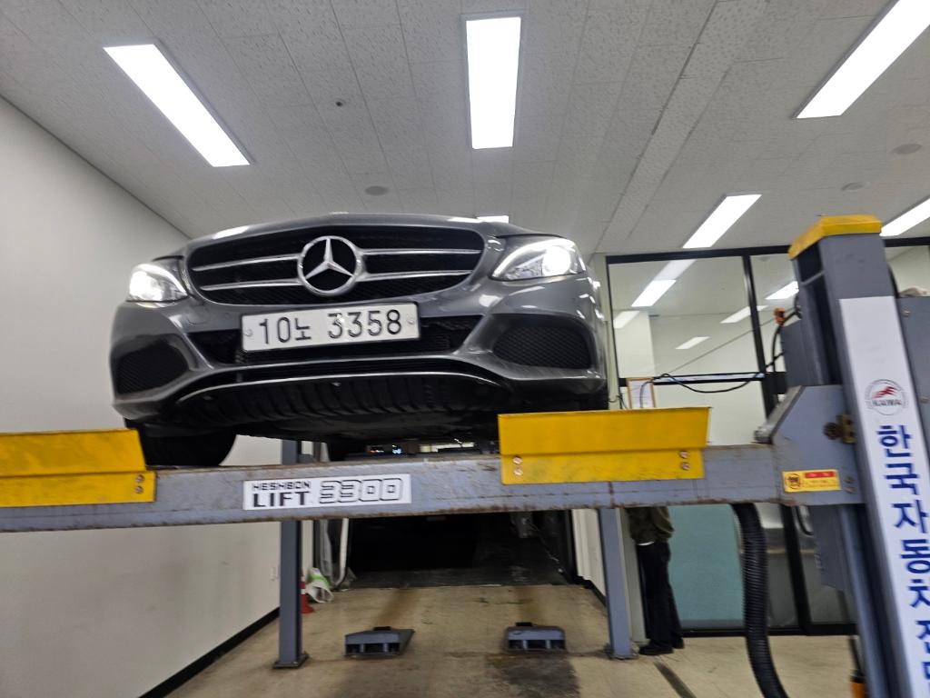 Mercedes-Benz C-Class 2018 — inspection photo 1