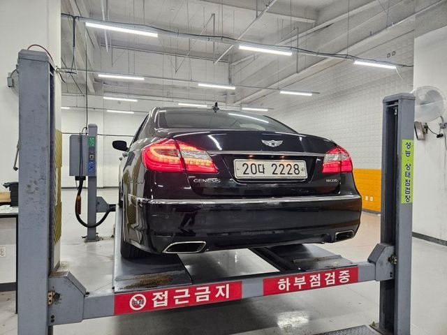 Hyundai Genesis 2012 — inspection photo 2