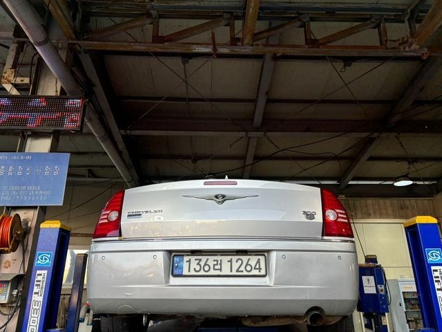 Chrysler 300C 2010 — inspection photo 2