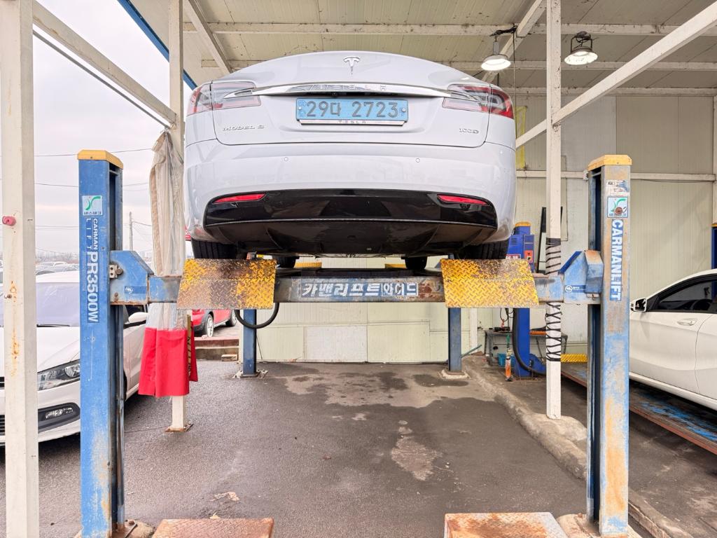 Tesla Model S 2017 — inspection photo 2
