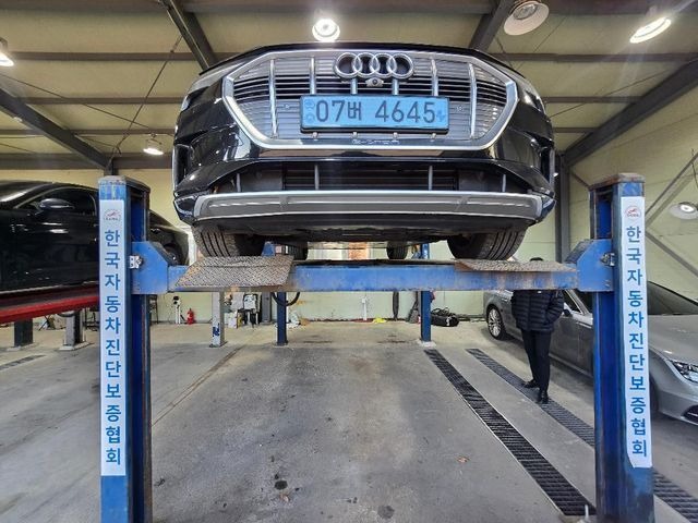 Audi e-tron 2022 — inspection photo 1