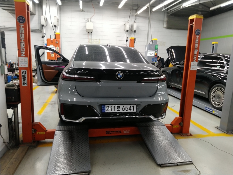BMW 7-Series 2025 — inspection photo 2