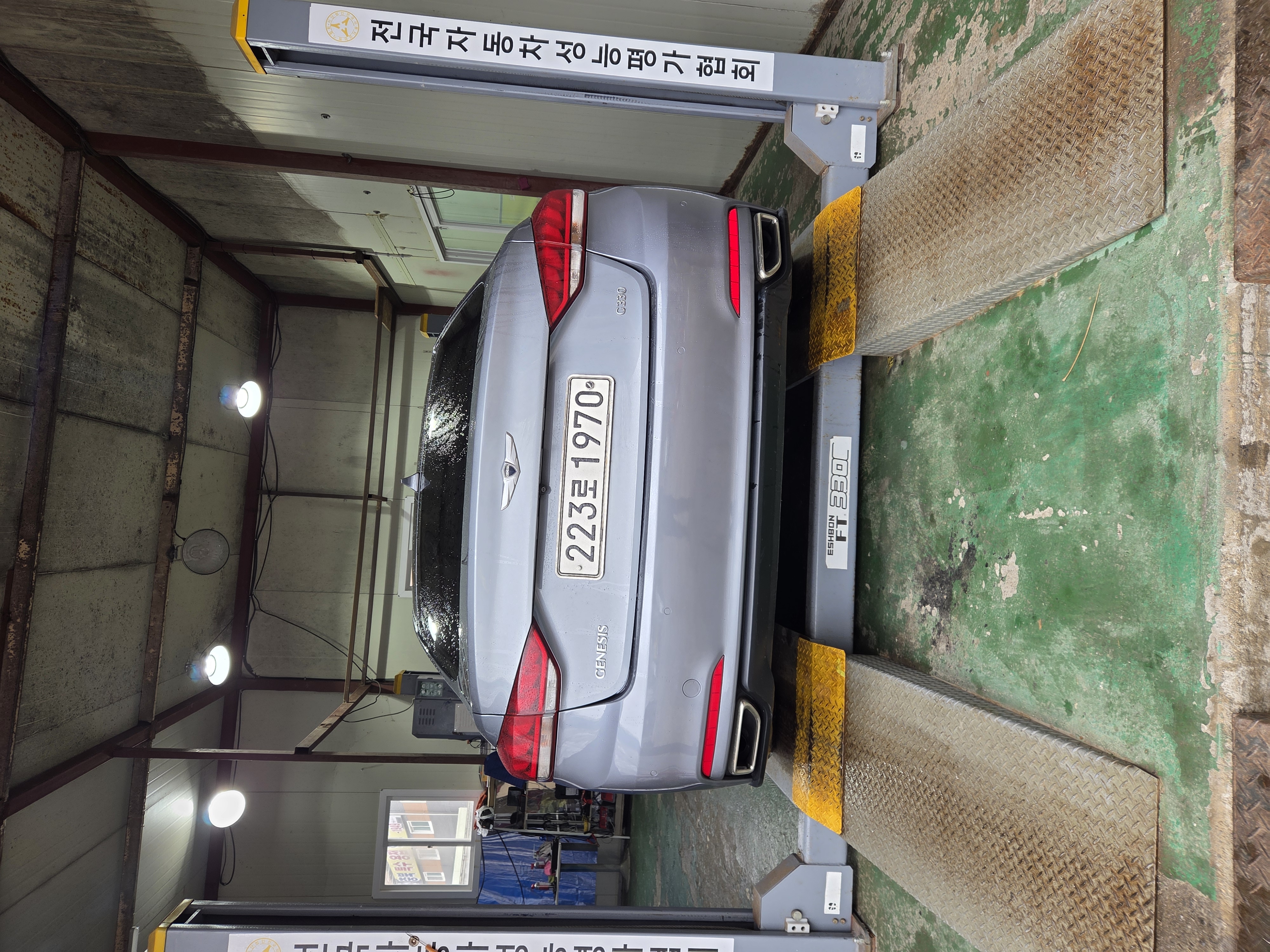 Hyundai Genesis 2016 — inspection photo 2