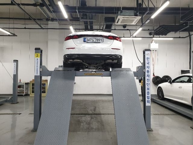 Mercedes-Benz E-Class 2026 — inspection photo 2