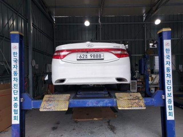 Hyundai Grandeur 2012 — inspection photo 2