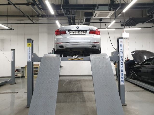 BMW 7-Series 2014 — inspection photo 2