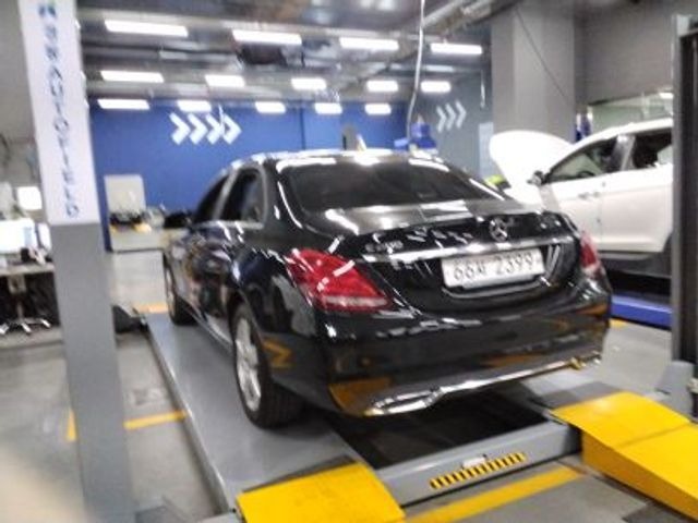 Mercedes-Benz C-Class 2018 — inspection photo 2