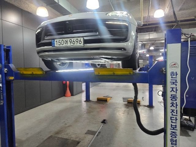 Porsche Macan 2023 — inspection photo 1