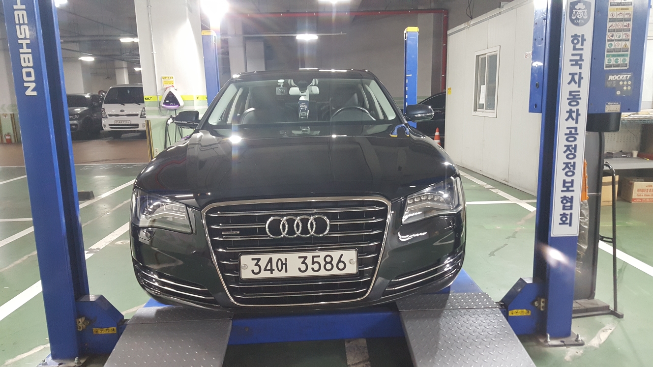 Audi A8 2011 — inspection photo 1