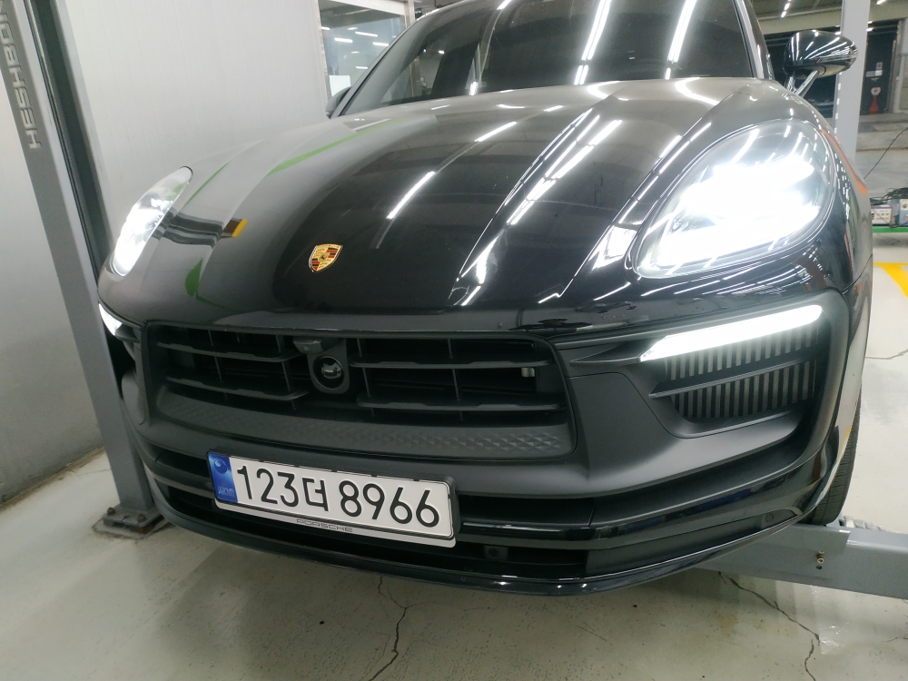 Porsche Macan 2023 — inspection photo 1