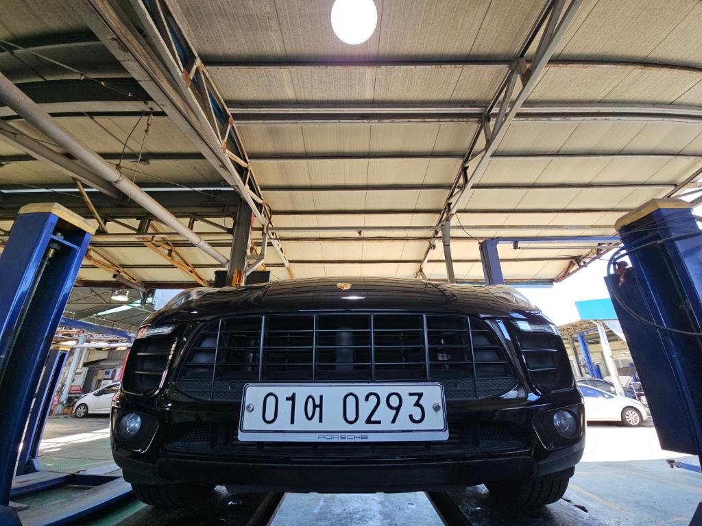 Porsche Macan 2017 — inspection photo 1