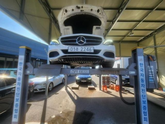 Mercedes-Benz C-Class 2018 — inspection photo 1