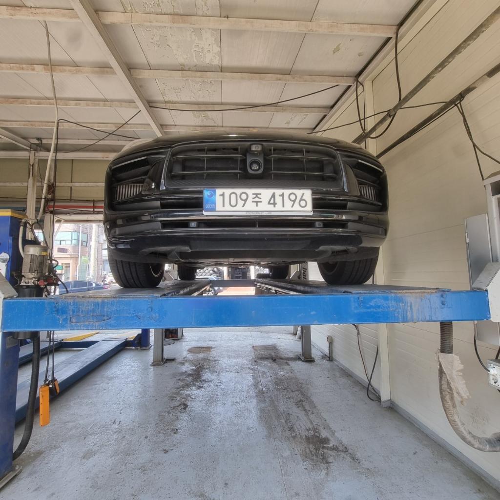 Porsche Macan 2023 — inspection photo 1