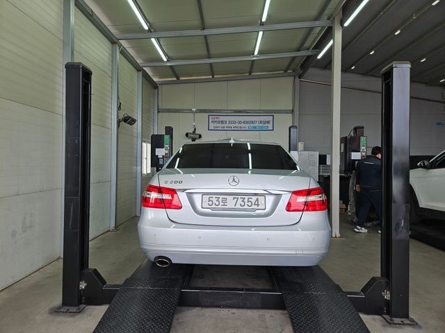 Mercedes-Benz E-Class 2011 — inspection photo 2