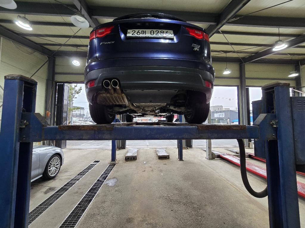 Jaguar F-PACE 2017 — inspection photo 2
