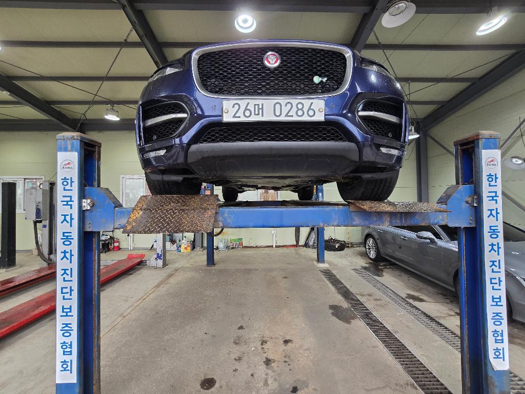 Jaguar F-PACE 2017 — inspection photo 1