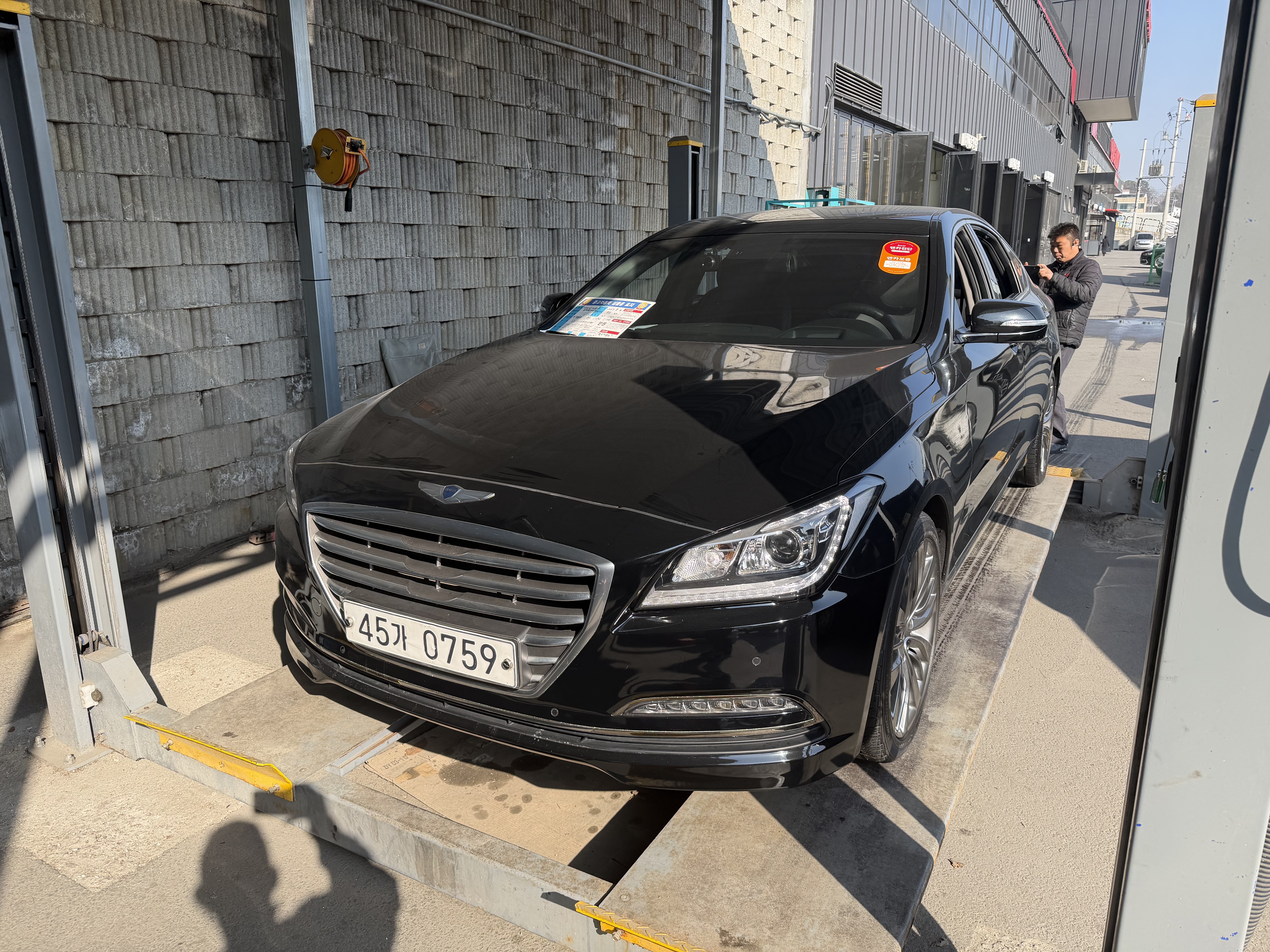 Hyundai Genesis 2016 — inspection photo 1