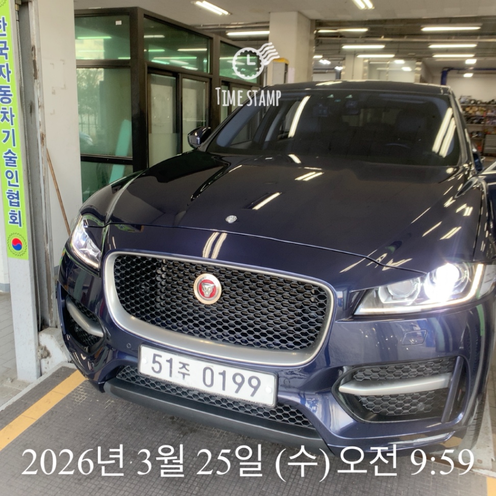 Jaguar F-PACE 2017 — inspection photo 1