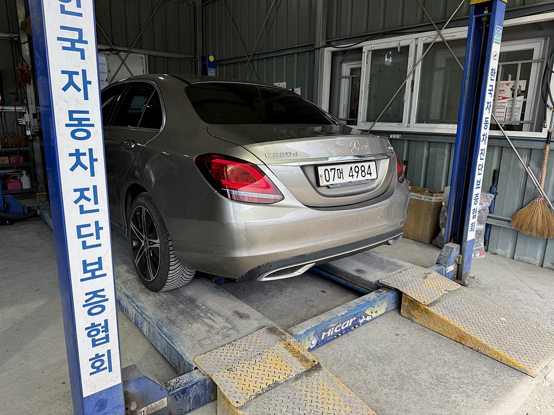 Mercedes-Benz C-Class 2019 — inspection photo 2