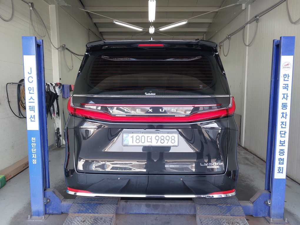 Lexus LM 2025 — inspection photo 2