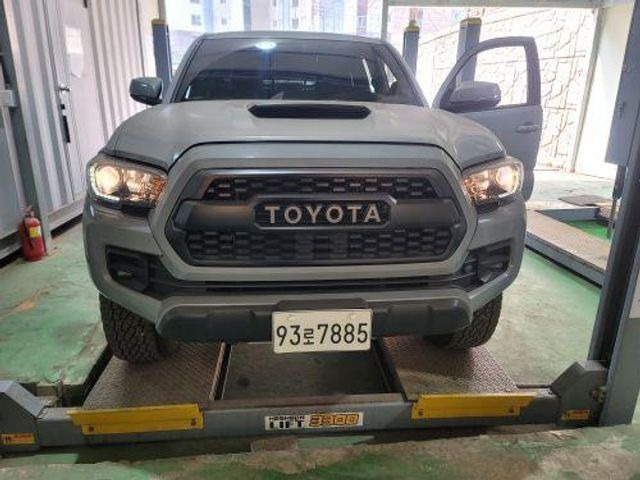 Toyota Tacoma 2017 — inspection photo 1
