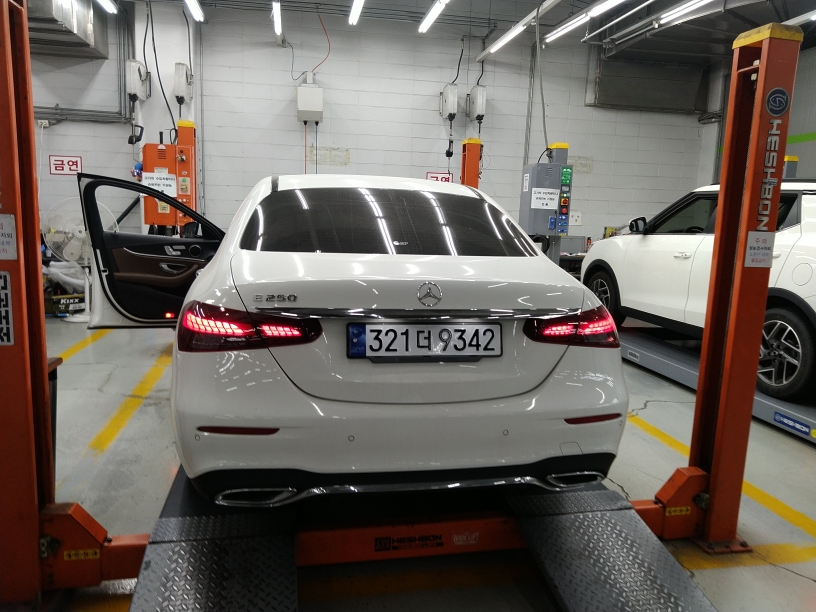 Mercedes-Benz E-Class 2023 — inspection photo 2