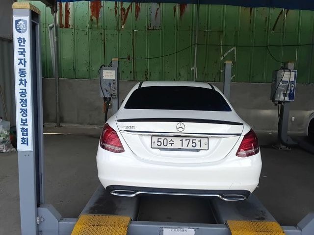 Mercedes-Benz C-Class 2018 — inspection photo 2
