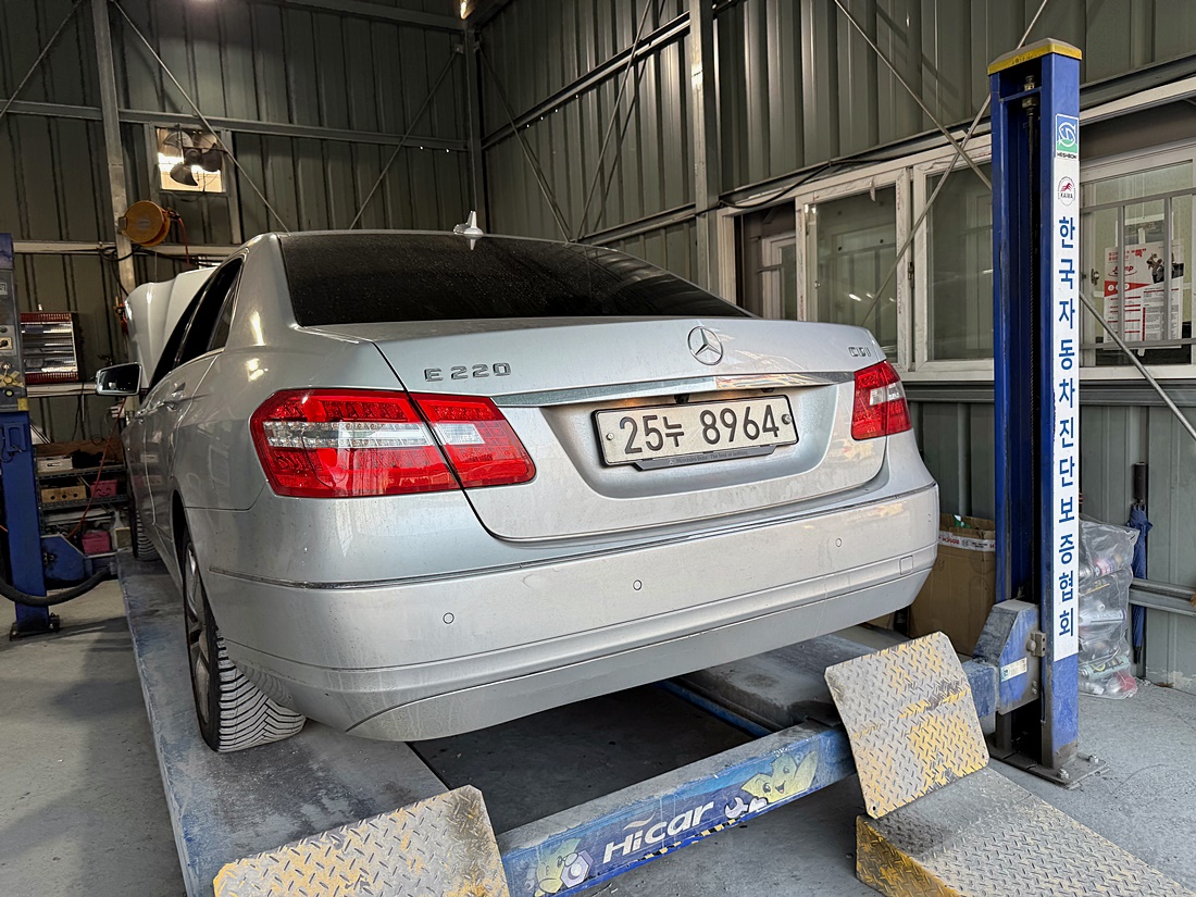 Mercedes-Benz E-Class 2011 — inspection photo 2