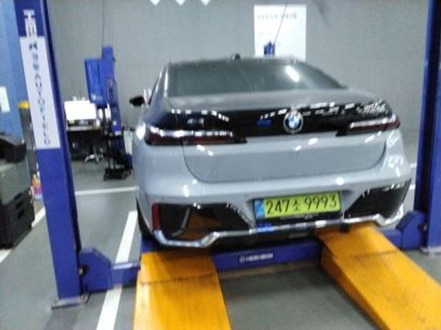 BMW 7-Series 2025 — inspection photo 2